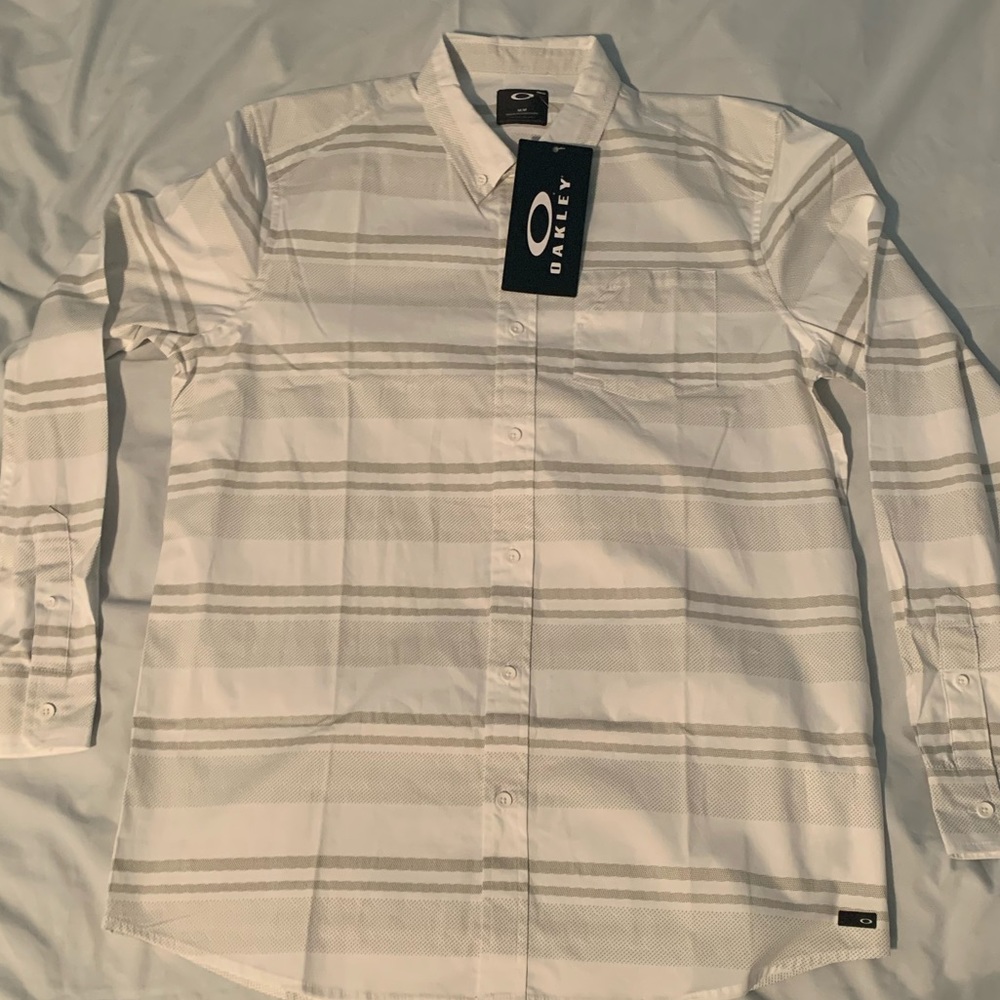 Oakley casual button down shirt - Picture 2 of 6